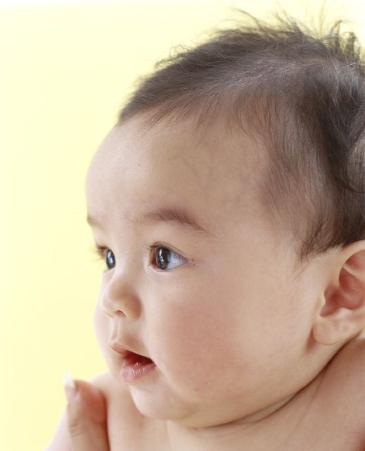 イラスト＆写真のストックフォトwaha（ワーハ）　人物、日本人、赤ちゃん、1人、アップ、顔、白バック　w1-5598bv