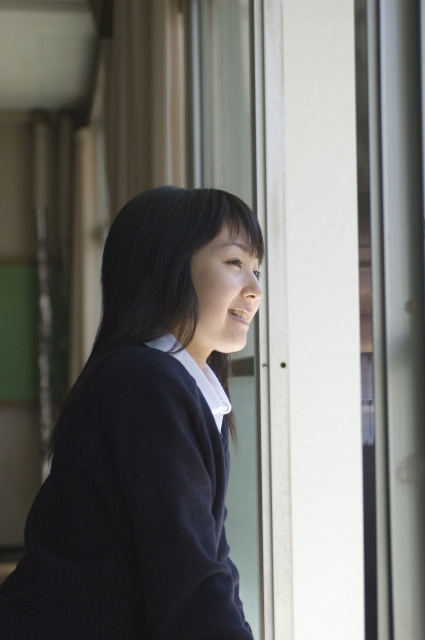 人物 日本人 女性 10代 学生 高校生 中学生 女子高生 制服 1人 屋内 学校 中学校 高校 教室 夢 希望 上半身 笑顔 笑顔 笑い 笑う スマイル フォト作品紹介 イラスト 写真のストックフォトwaha ワーハ カンプデータは無料