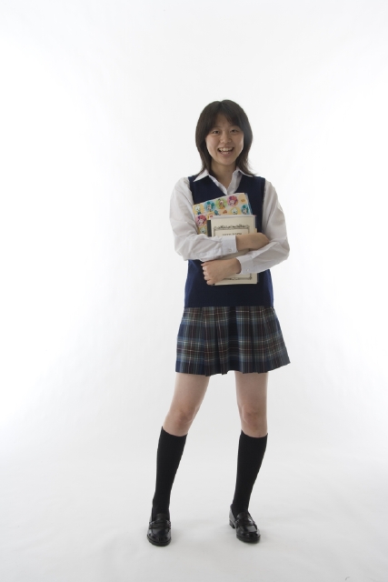 人物 日本人 女性 10代 学生 高校生 中学生 女子高生 制服 1人 白バック 全身 正面 フォト作品紹介 イラスト 写真のストックフォトwaha ワーハ カンプデータは無料