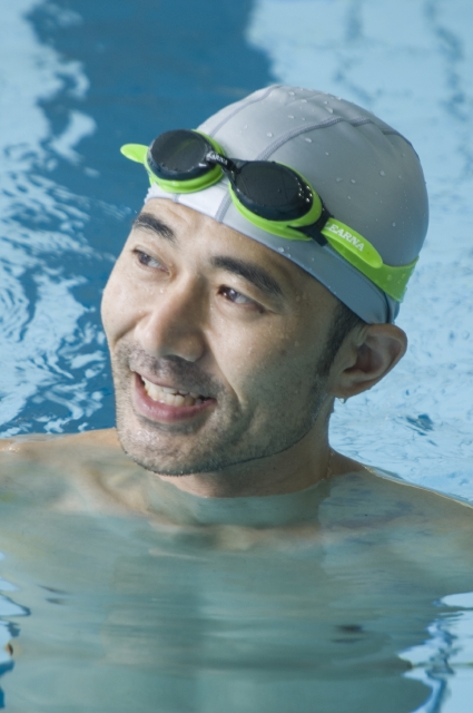 イラスト＆写真のストックフォトwaha（ワーハ）　人物、日本人、男性、40代、1人、屋内、ジム、プール、水泳、顔、運動、水泳、スイミング、泳ぐ、泳ぎ、およぐ、およぎ　w2-0787bv