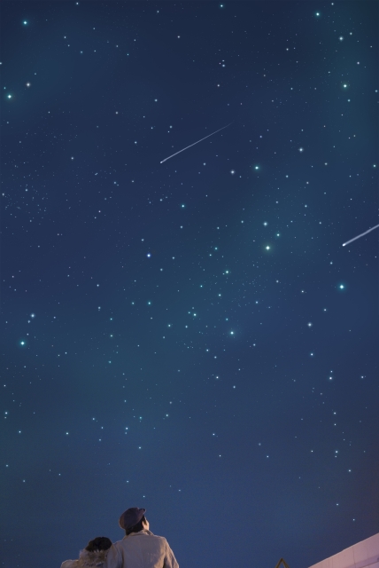 人物 日本人 若者 カップル 代 屋外 2人 冬 夜 空 ローアングル 夜景 季節 四季 星 星空 流れ星 ながれ星 流星 フォト作品紹介 イラスト 写真のストックフォトwaha ワーハ カンプデータは無料