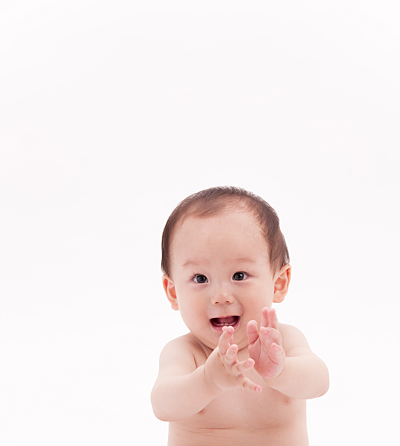 イラスト＆写真のストックフォトwaha（ワーハ）　人物、日本人、赤ちゃん、1人、上半身、笑顔、白バック、笑顔、笑い、笑う、スマイル　w2-9305b